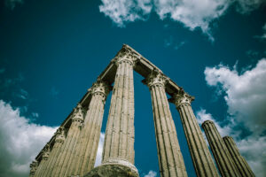 GoEvora-guia-Turístico-de-Évora,-templo-de-Diana,-miguel-ferreira-apdEpSwJev0-unsplash